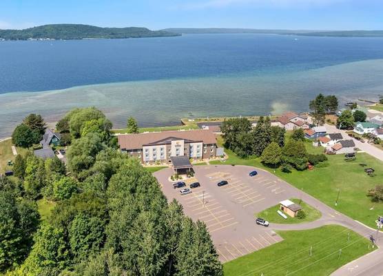 Comfort Inn & Suites Munising-Lakefront 1
