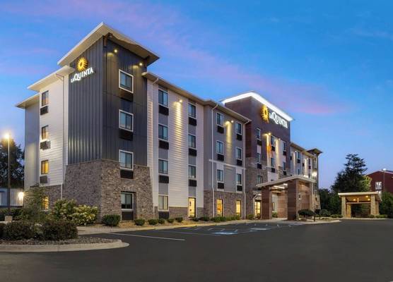 La Quinta Inn & Suites by Wyndham Greenville Woodruff Rd 1