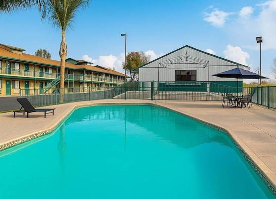 Red Lion Inn & Suites Lemoore 1