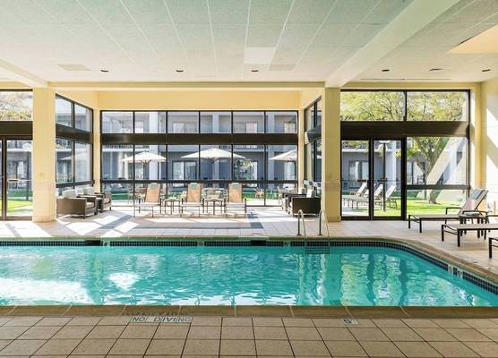 Courtyard by Marriott Chicago Naperville 1