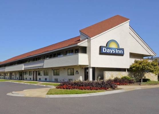 Days Inn by Wyndham Overland Park/Metcalf/Convention Center 1