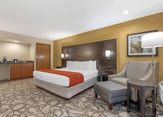 Best Western Plus Plaza by the Green 1