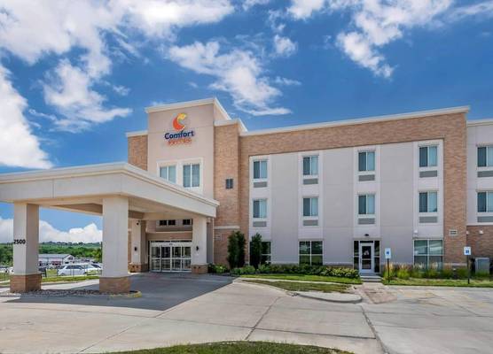 Comfort Suites West Omaha 1