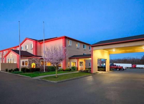 Super 8 by Wyndham Bellingham Airport/Ferndale 1