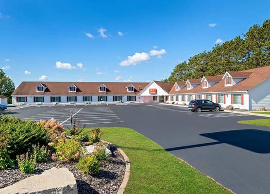 Econo Lodge Inn & Suites Eau Claire South 1