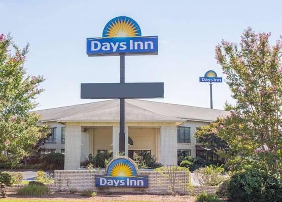 Days Inn by Wyndham Spartanburg Waccamaw 1