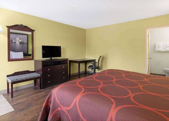 Super 8 by Wyndham Youngstown Girard 1