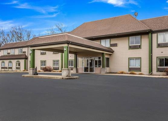 Econo Lodge Whitehall near Michigan's Adventure 1