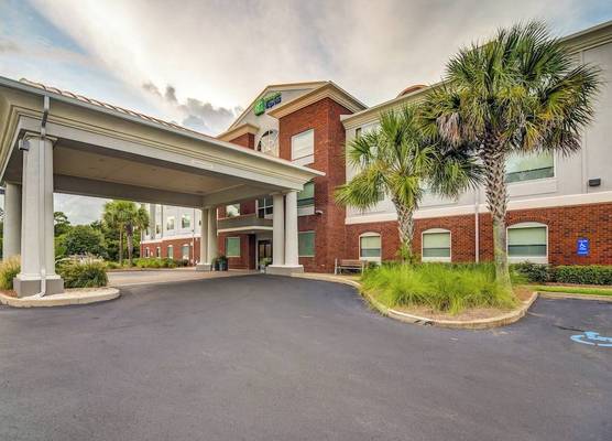 Holiday Inn Express & Suites FOLEY - N GULF SHORES by IHG 1