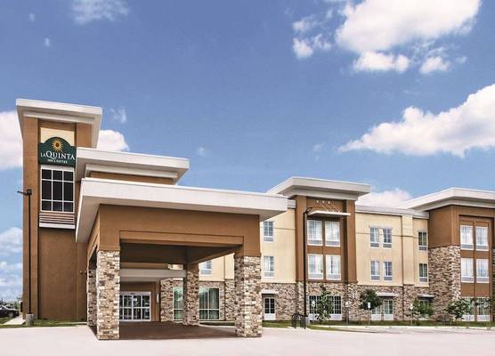 La Quinta by Wyndham San Antonio by Frost Bank Center 1