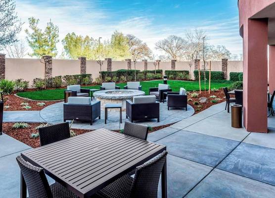 Courtyard by Marriott Roseville Galleria Mall/Creekside Ridge Drive 1