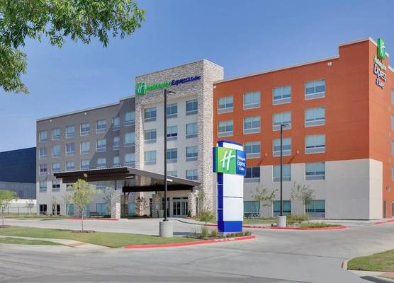 Holiday Inn Express & Suites DALLAS NW HWY - LOVE FIELD by IHG 1