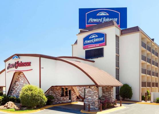 Howard Johnson by Wyndham Arlington Ballpark / Six Flags 1