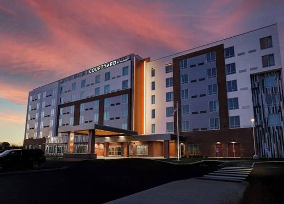 Courtyard by Marriott Indianapolis Fishers 1