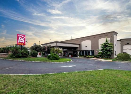 Red Roof Inn PLUS+ Woodbridge - Carteret 1