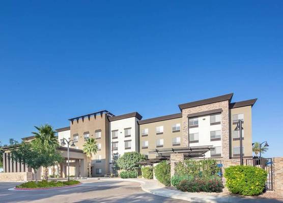 Holiday Inn Express & Suites SURPRISE by IHG 1
