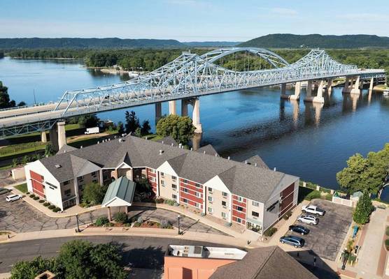 Courtyard La Crosse Downtown/Mississippi Riverfront 1