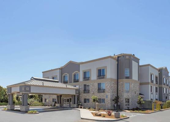 Holiday Inn Express & Suites SAN JOSE-MORGAN HILL by IHG 1