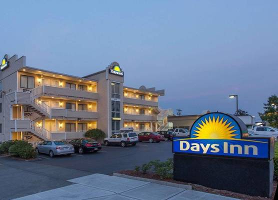 Days Inn by Wyndham Seattle North of Downtown 1