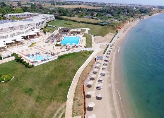 Ramada Plaza by Wyndham Thraki 1