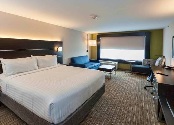 Holiday Inn Express & Suites DODGE CITY by IHG 1