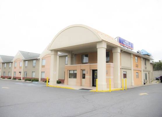 Howard Johnson by Wyndham Allentown/Dorney Hotel & Suites 1