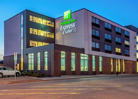 Holiday Inn Express & Suites PLATTEVILLE by IHG 1