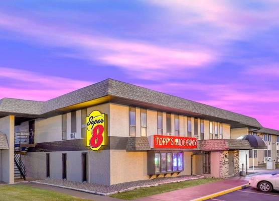 Super 8 by Wyndham Windsor/Madison North 1