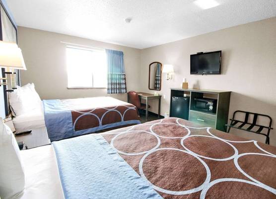 Super 8 by Wyndham Kenosha/Pleasant Prairie 1