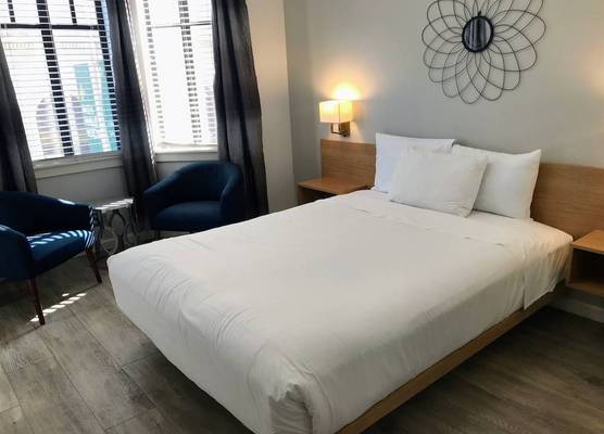 Touchstone Hotel - City Center 1