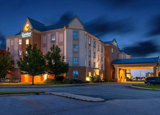 Comfort Inn & Suites 1
