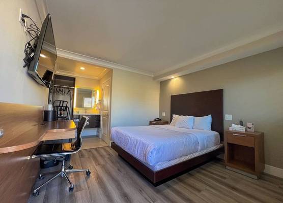 Greenwich Inn 1