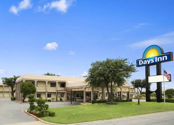 Days Inn by Wyndham Dallas Irving 1