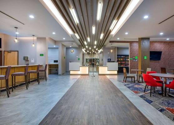 La Quinta Inn & Suites by Wyndham Manassas, VA- Dulles Airport 1