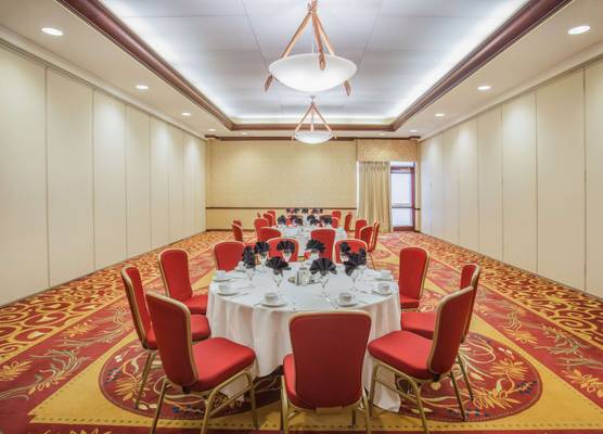 Sonesta Milwaukee West Wauwatosa 1