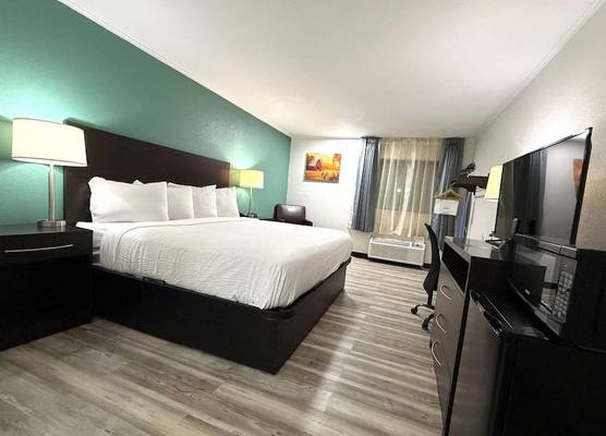 Baymont Inn & Suites by Wyndham Newton IA 1