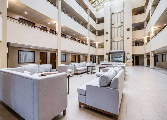 Quality Suites Lansing West 1