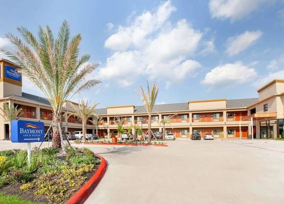 Baymont by Wyndham Houston Hobby Airport 1