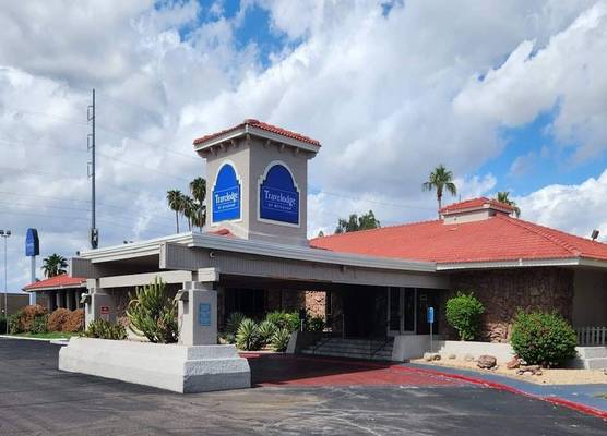 Travelodge by Wyndham Phoenix North 1