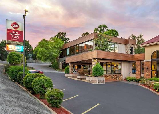 Best Western Plus Landing View Inn & Suites 1