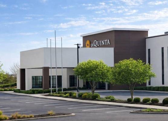 La Quinta Inn & Suites by Wyndham Miamisburg Dayton South 1