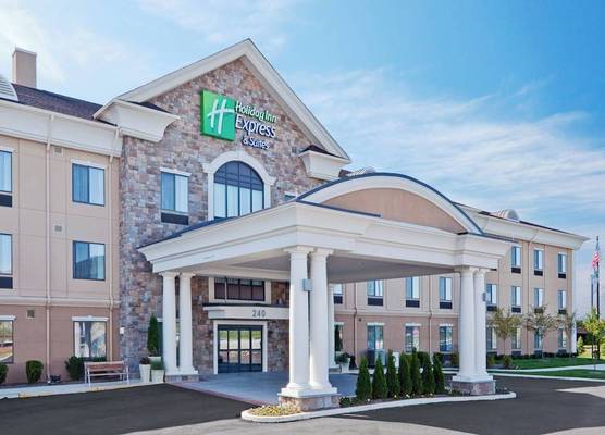 Holiday Inn Express & Suites WARMINSTER - HORSHAM by IHG 1