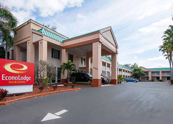 Econo Lodge Inn & Suites Clearwater Central 1