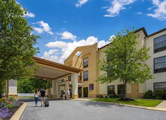 Comfort Suites State College near Penn State - Steps Away from PSU! 1