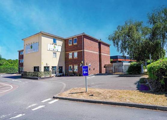 GO2 Gloucester Hotel by OYO 1