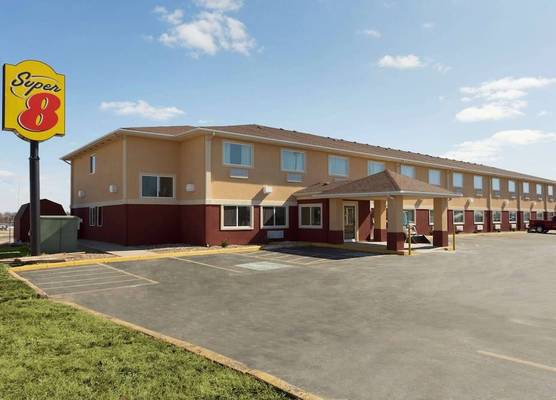 Super 8 by Wyndham Lees Summit 1