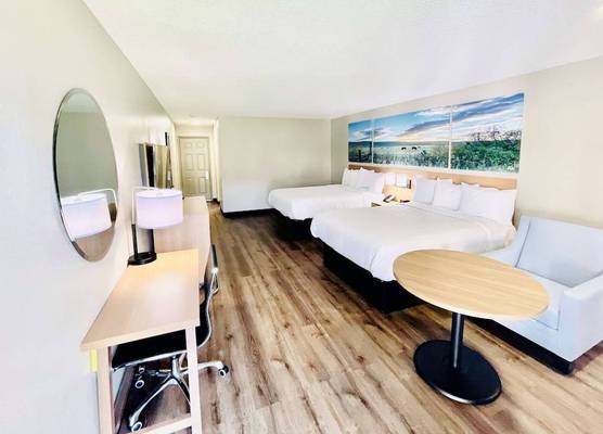 Days Inn by Wyndham Burleson Ft. Worth 1
