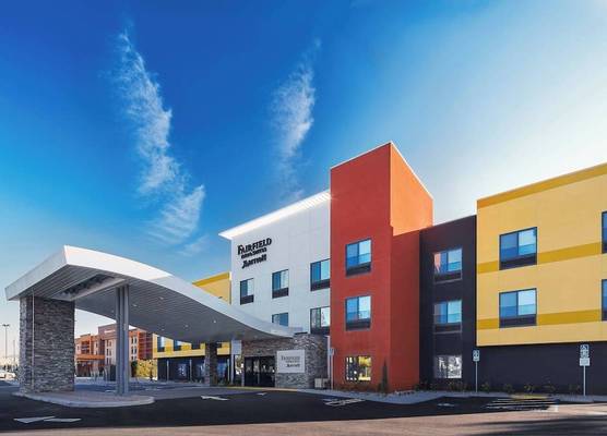 Fairfield Inn & Suites by Marriott Fresno Yosemite International Airport 1