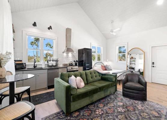 Casa Julieta Luxury Ybor-themed Studio 1
