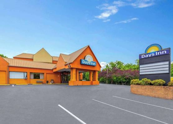 Days Inn by Wyndham Knoxville East 1